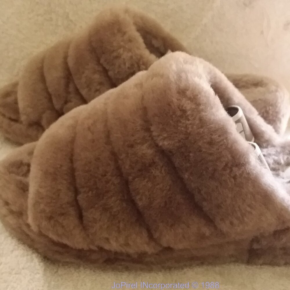 UGG Charcoal Plush Style Slipper  SN 1095119